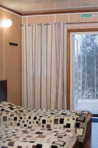 Гостиница Drova Выборг Двухместный номер с 2 отдельными кроватями и ванной комнатой-4