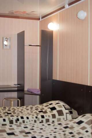 Гостиница Drova Выборг Двухместный номер с 2 отдельными кроватями и видом на озеро-5